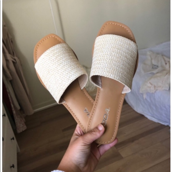 Sandale - Picture 1 of 2